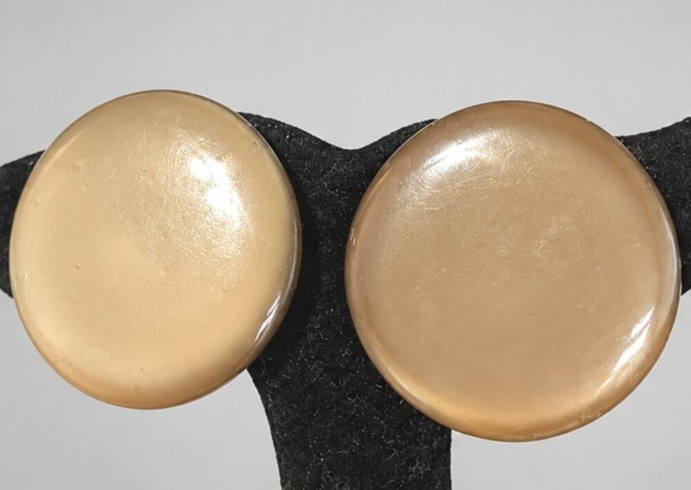 Vintage Brown Moonglow Clip-on Earrings 1.25”‎ Round Thermoset Lucite bkc26